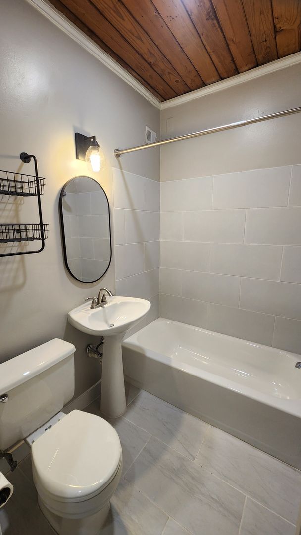 Building Photo - 1 Month Free Rent! Completely Remodeled 2/...