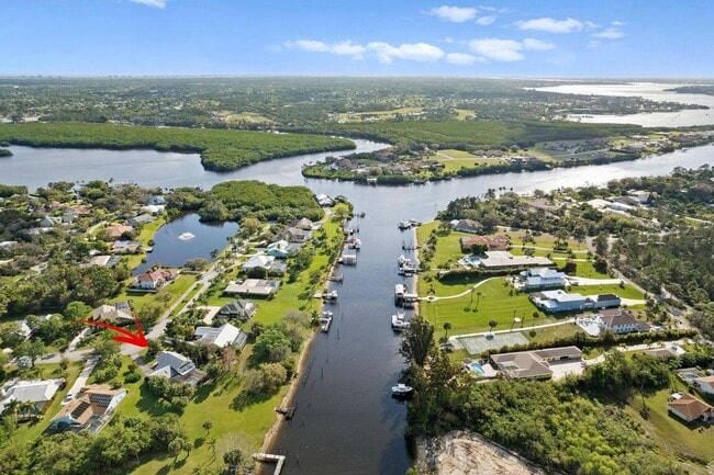 Building Photo - 1801 SE Hillmoor Dr