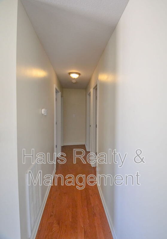 Building Photo - 955 Russet Dr