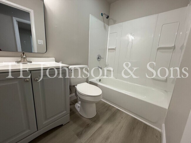 Building Photo - Newly Renovated 4 Bedroom Home with Hardwood Floors & Central A/C in Winston-Salem
