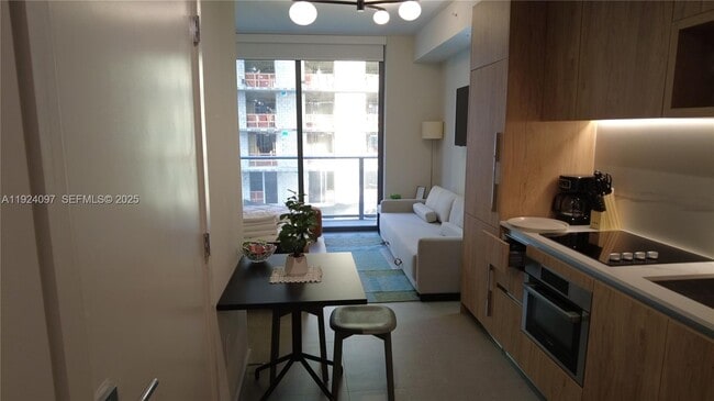 Building Photo - 11 NE 6th St