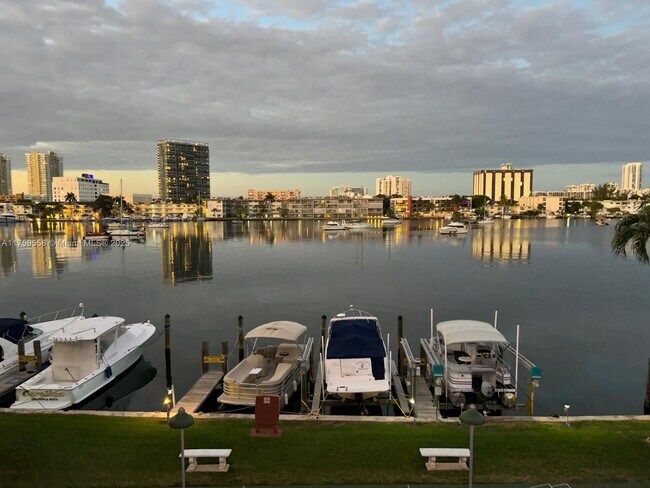 Building Photo - 300 Golden Isles Dr