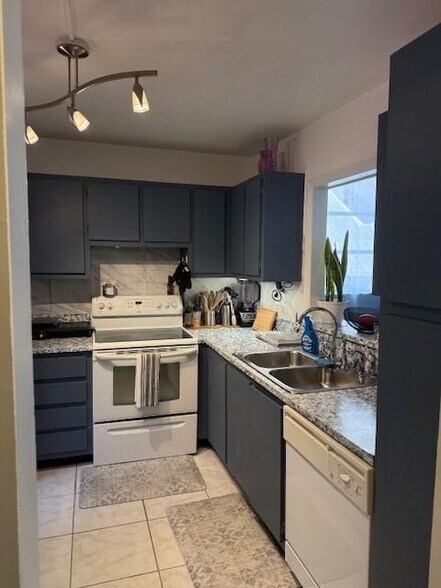 Building Photo - 410 NW 68th Ave