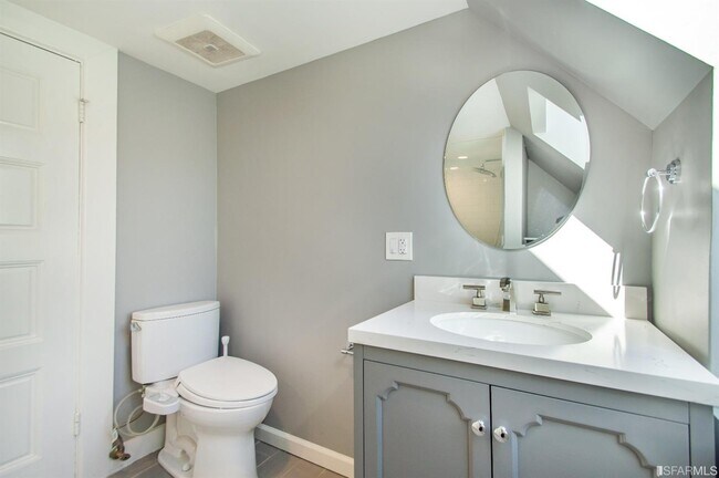 Building Photo - 3242 Washington St