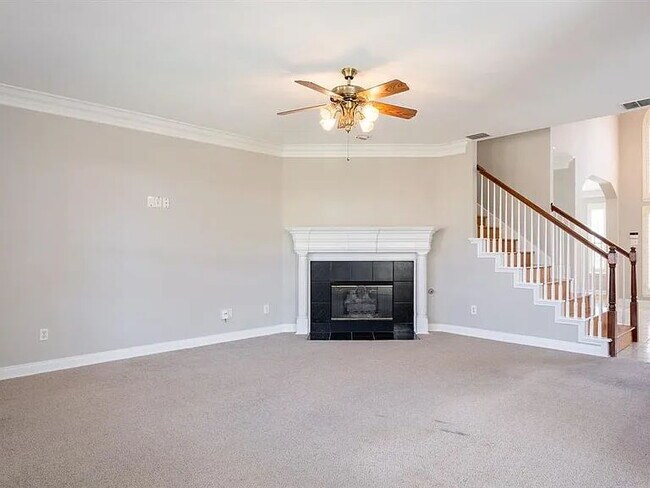 Building Photo - Beautiful 4 bedroom 3 bath home in a quiet...