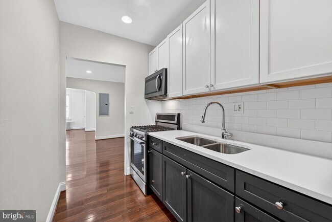 Building Photo - 1618 18th St SE