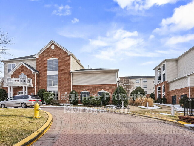 Building Photo - 4852 Eisenhower Ave