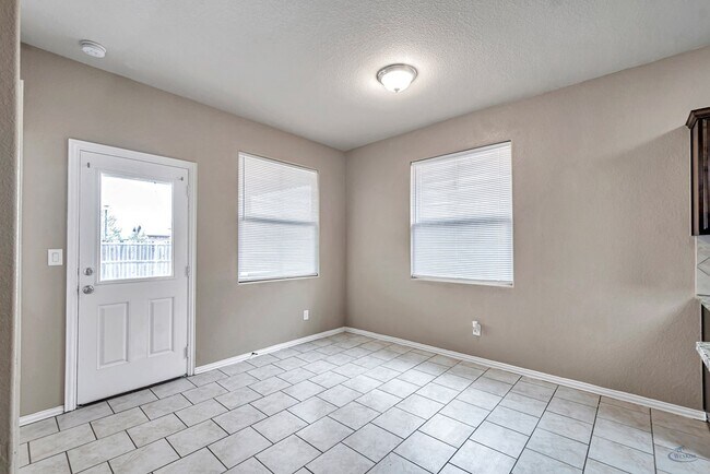 Building Photo - 5 Brooks Ranch Rd