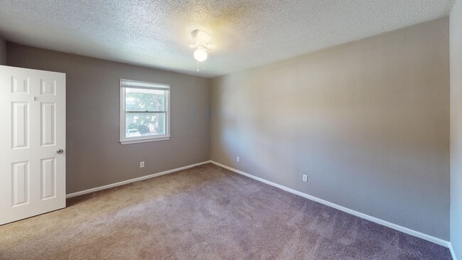 Building Photo - 4001 S Bend Dr