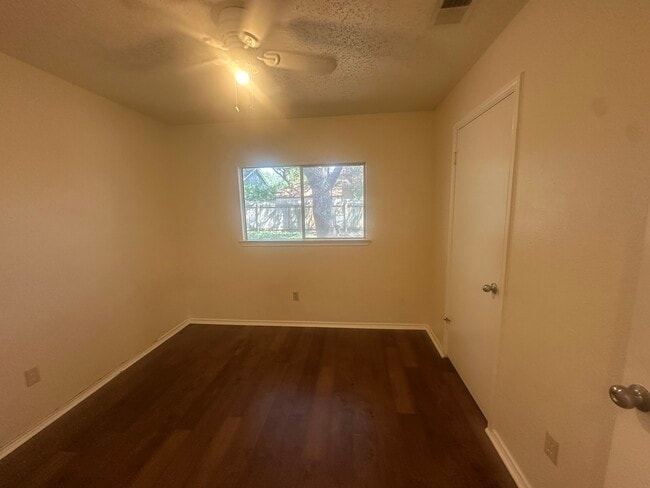 Building Photo - 9515 Brook Green