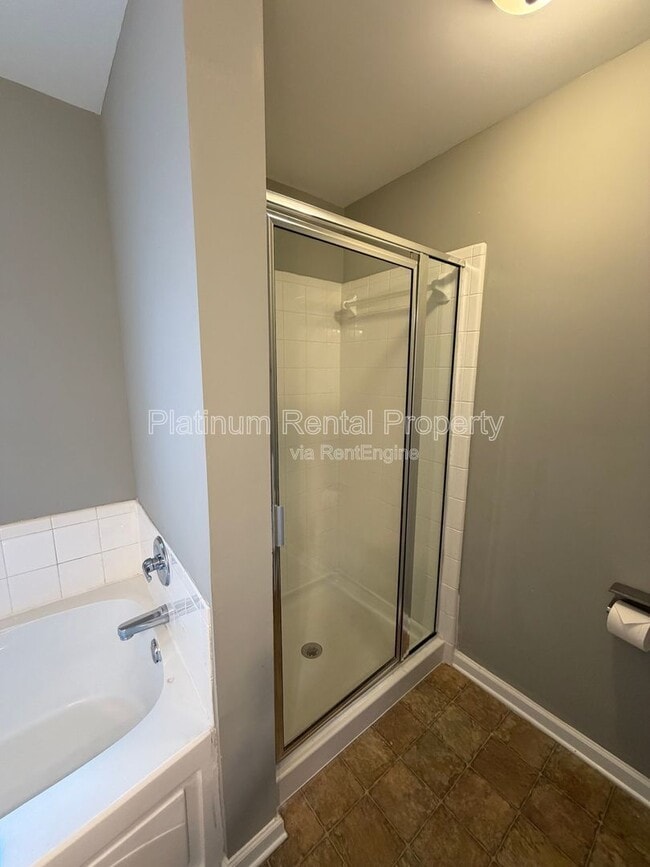 Building Photo - 250 Amal Dr SW