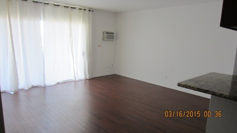 Building Photo - 10961 Palms Blvd