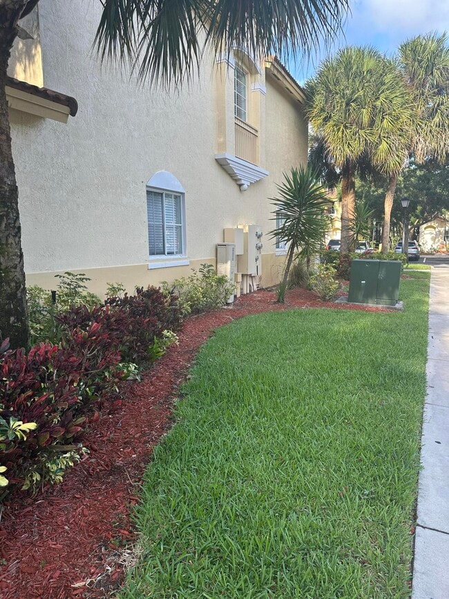 Building Photo - 2526 SW 83rd Terrace