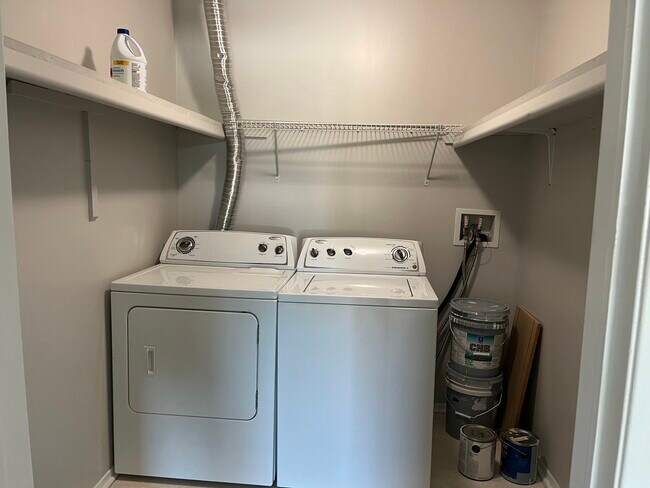 Building Photo - 44457 Savery Dr