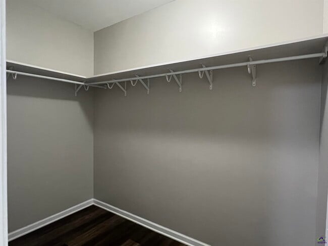 Building Photo - 210 Hearthwood Dr