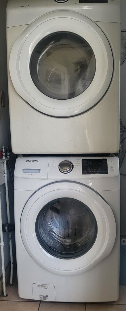 Building Photo - Quaint and Cozy 1x1 apartment in the historic Old Town