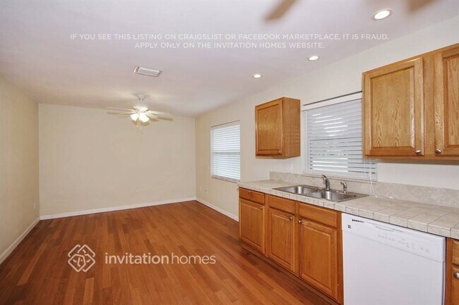 Building Photo - 3900 Lejune Ave