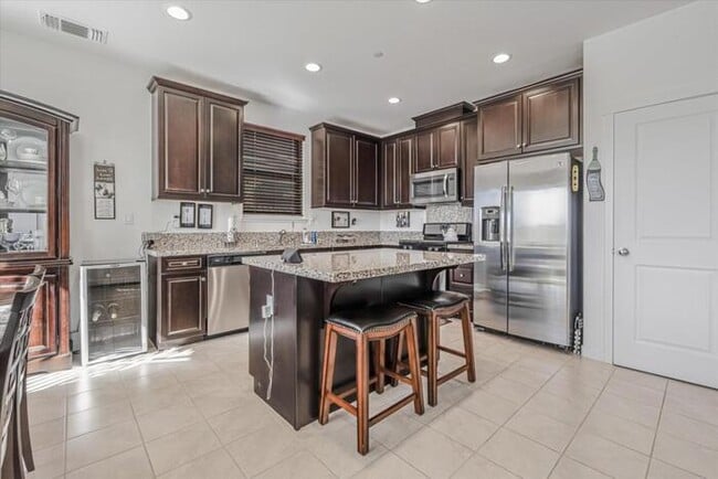 Building Photo - Gorgeous 3 Bedroom 2 Bath 2 Car Garage Sin...