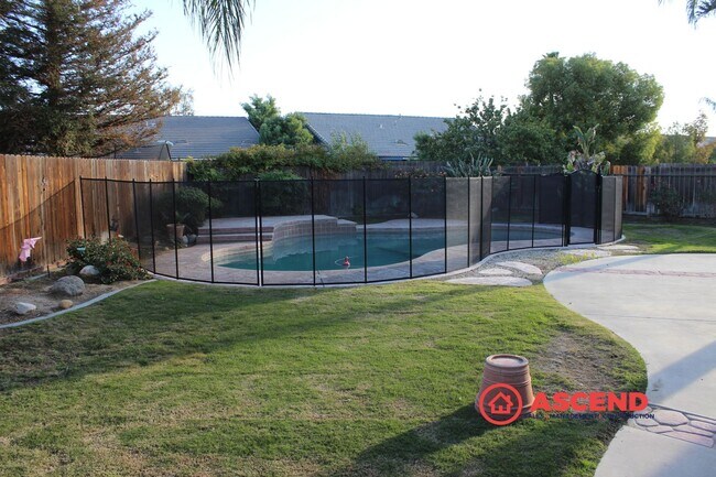 Building Photo - Poolside Living in Rosedale – Spacious 3 Bed / 2 Bath Home!