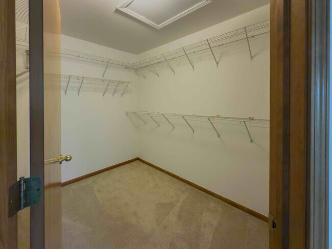 Building Photo - Exceptional Lease Offering in Novi Schools!
