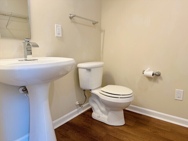 Building Photo - 1062 Ebenezer Avenue Ext