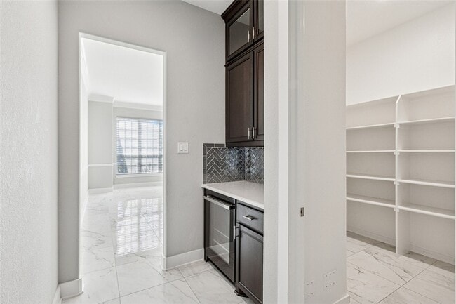 Building Photo - 916 Savannah Trl