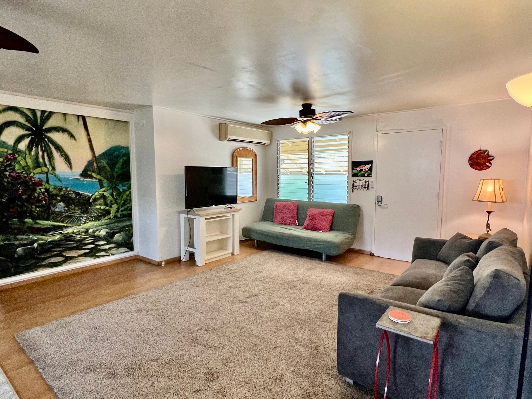 Updated Living Room w/ 2 couches - 1125A 2nd Ave