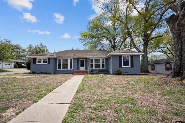 Primary Photo - Coming Soon! 3 Bedroom 2 Bath 2 Carport Re...