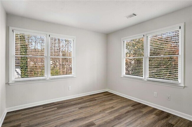 Building Photo - 1813 N Creek Cir