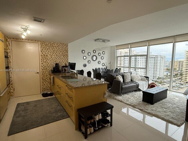 Building Photo - 1830 S Ocean Dr