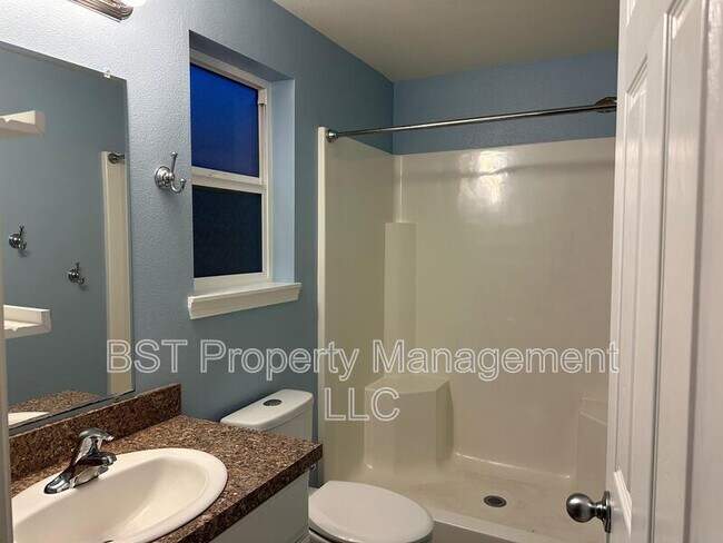 Building Photo - 6913 Owl Dr SE