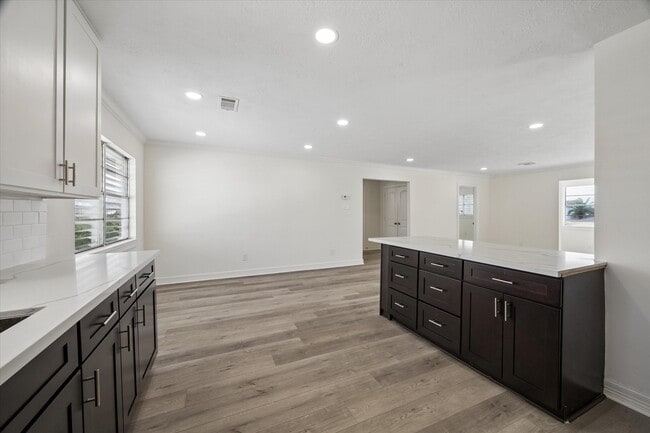 Building Photo - 1079 Redfish St