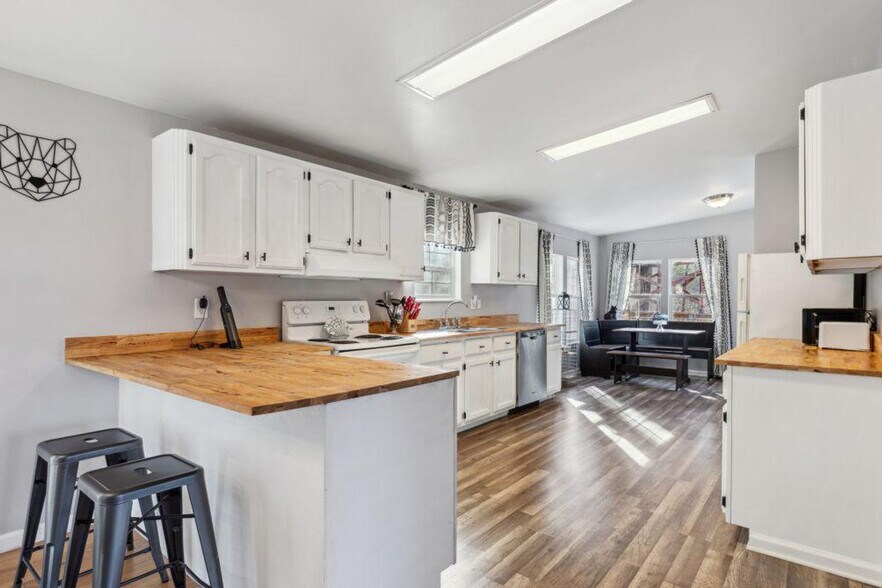 Building Photo - 1009 Sumac Ct