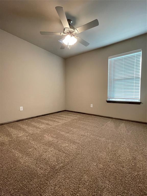 Building Photo - 2033 Sara Vista Dr
