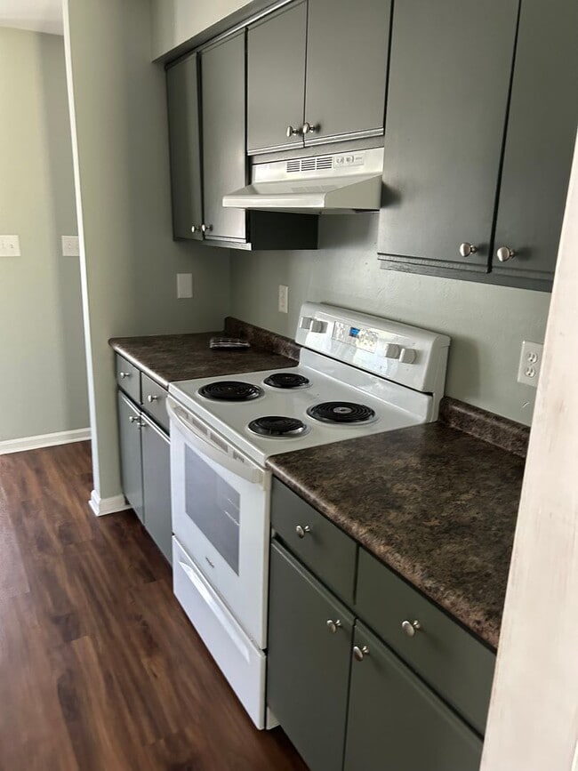 Building Photo - 2 bedroom, 2 bath Duplex