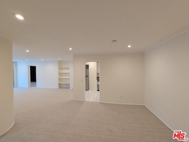 Building Photo - 415 Montana Ave