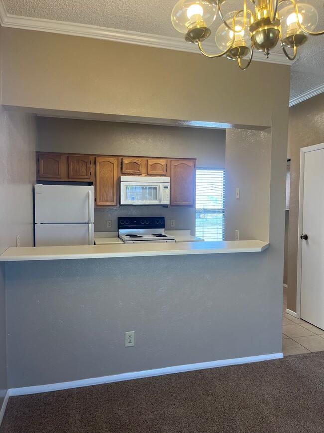 Building Photo - 1028 Mockingbird Ln