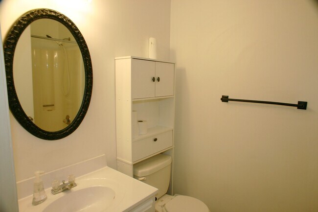 Building Photo - Seymour, 4 bedroom, hardwood floors - Call Steve Davis (865) 681-1000