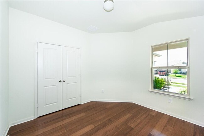 Building Photo - 708 Pinnacle Dr