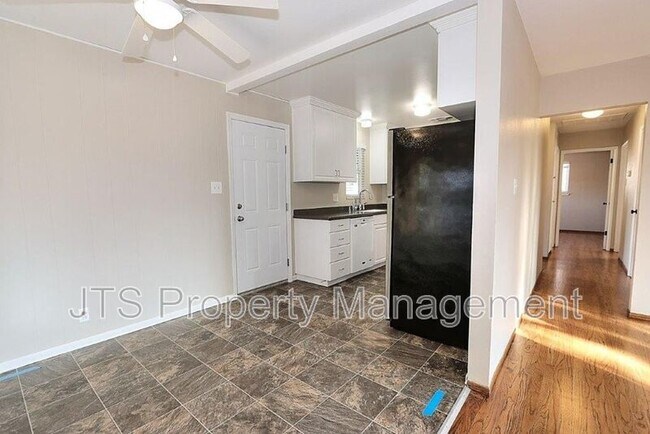 Building Photo - 10624 Chardonay Dr