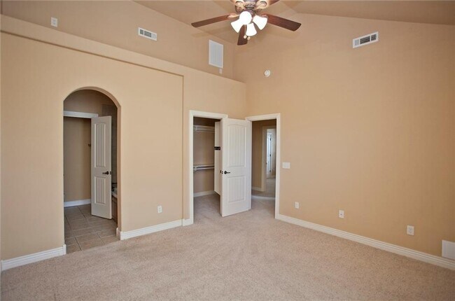 Building Photo - 4902 SW Fieldstone Blvd