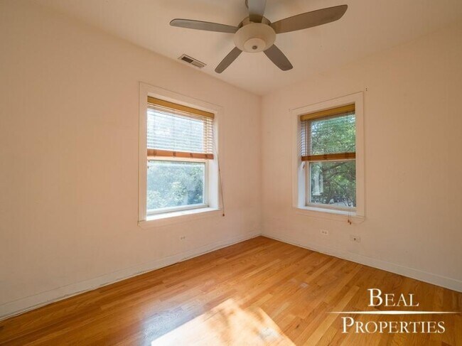 Building Photo - 2 bedroom in CHICAGO IL 60657