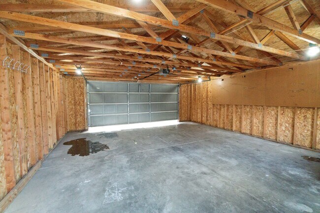 Building Photo - Recently Updated Single Family Home on Spo...