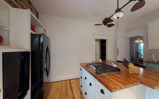 Building Photo - 178 W Broadway St