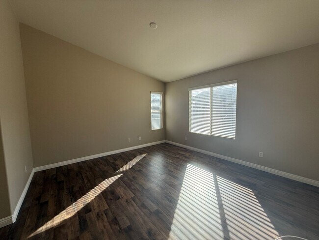 Building Photo - Beautiful Home in May Ranch