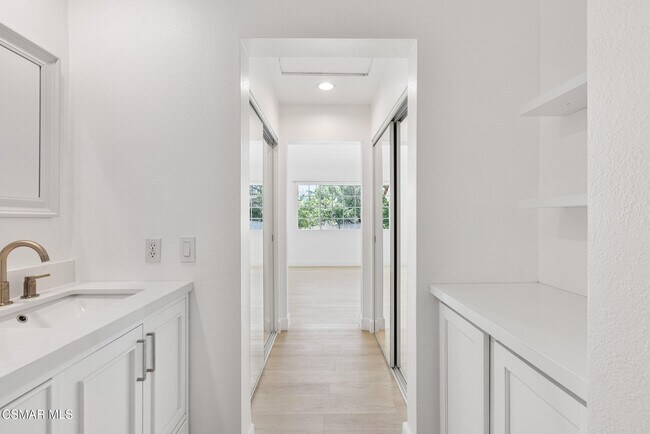 Building Photo - 4240 Lost Hills Rd