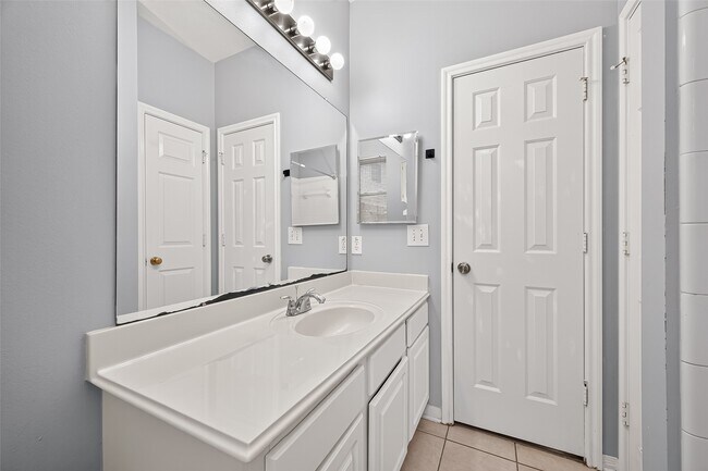 Building Photo - 14531 Chestnut Falls Dr