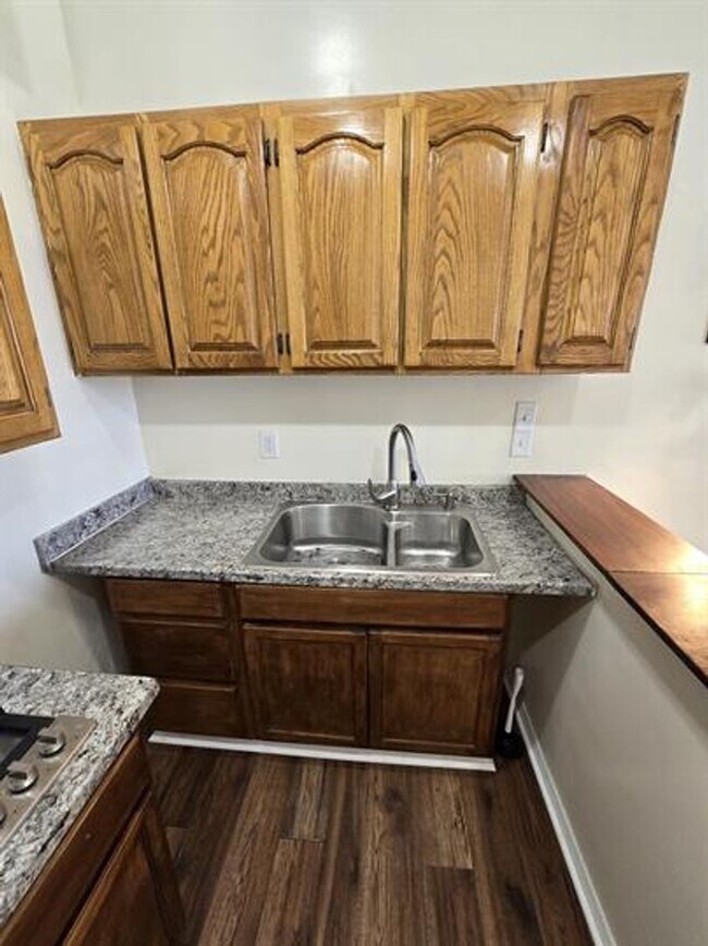 Building Photo - 2610 S Mission Rd