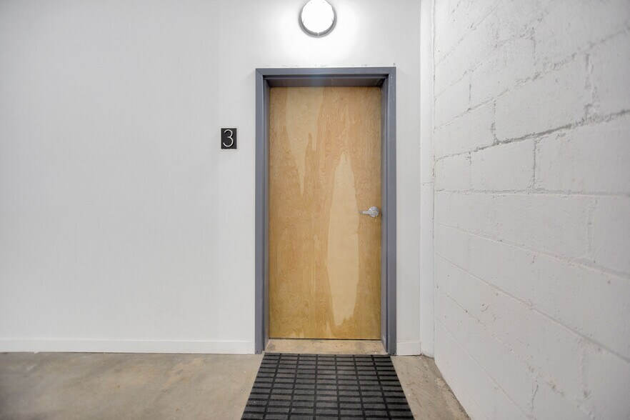 Building Photo - 470 Brainard St