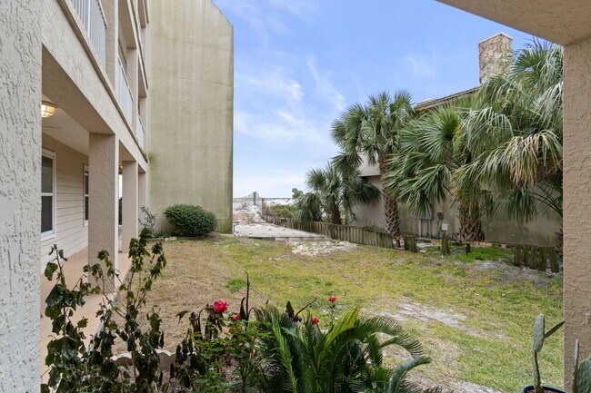 Building Photo - 300 Gulf Shore Dr